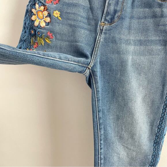 Driftwood | Jackie High Rise Jean Floral Embroidered Asymmetrical Raw Hem Skinny - Picture 5 of 10